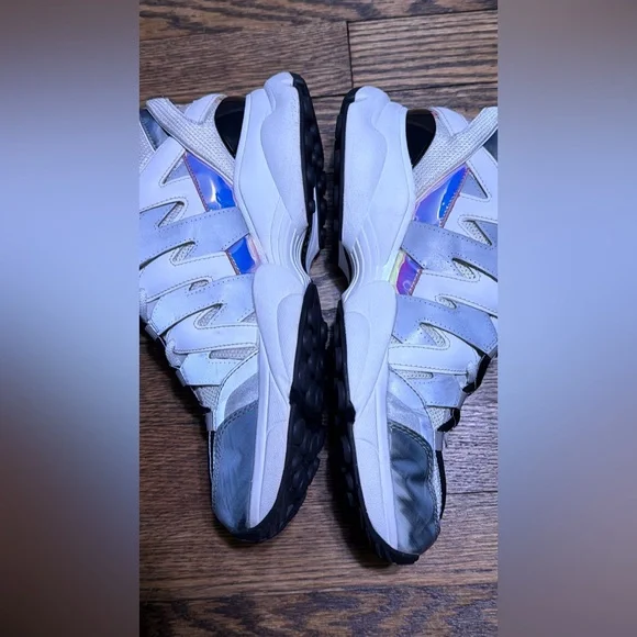 Michael Kors Hero Mixed-Media Trainer White/Iridescent Silver shoes size 10 - Picture 2 of 8